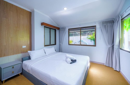 Central Pattaya Villa | Cozy gray garden