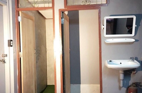 Thon Buri Hostel | Wachi Hostel Bangkok