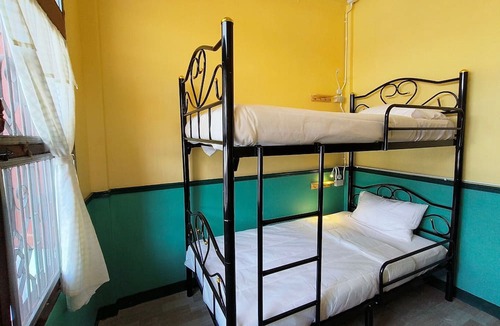 Maha Phruttharam Hostel | During Moonshine Hostel Samyan
