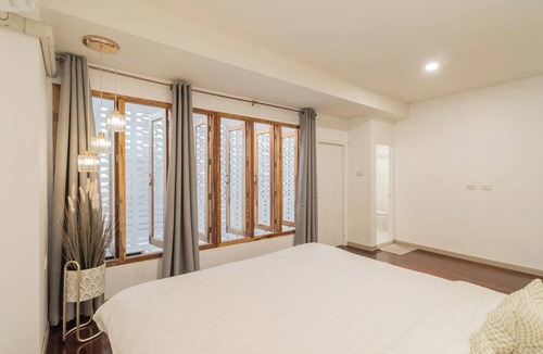 Wua Lai Hotel | Sherva101 Home and Hostel
