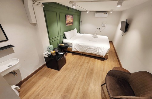 Wat Sam Phraya Hotel | Shade Stories Bangkok Oldtown