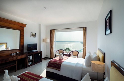 Pakse Hotel | Champasak Grand Hotel