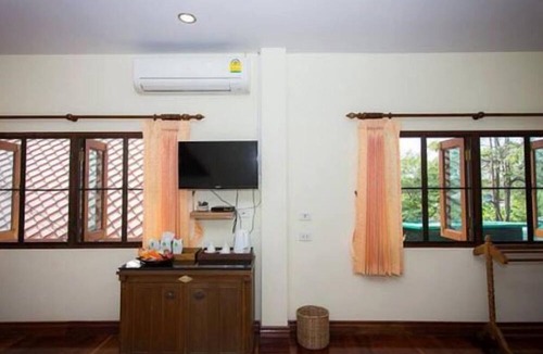 Doem Bang Nang Buat House | Tharnrarin Villa Suphan Buri