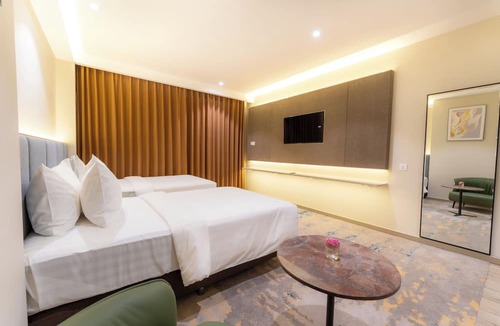 Ruessei Kaev Hotel | The Skye Phnom Penh Hotel & Apartments