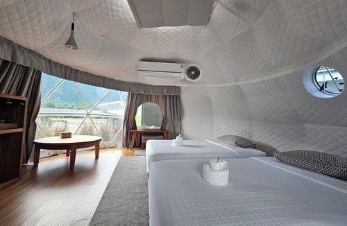 Vang Vieng Hotel | Family Land Camping Resort
