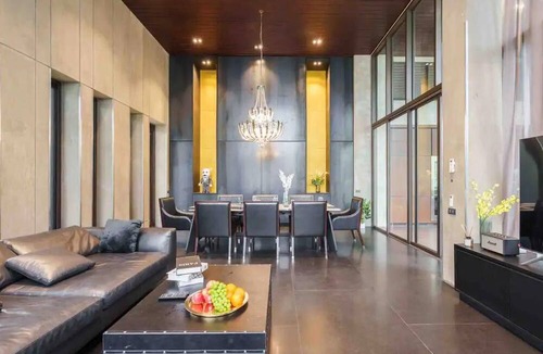 Sukhumvit Villa | Luxury Pool Villa With Jacuzzi & Lift by Thonglor