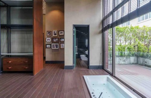 Sukhumvit Villa | Luxury Pool Villa With Jacuzzi & Lift by Thonglor