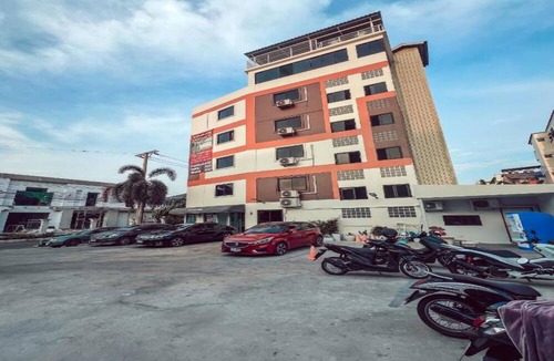 Chan Kasem Hotel | OYO 75495 Ratchadadome Hostel Bangkok