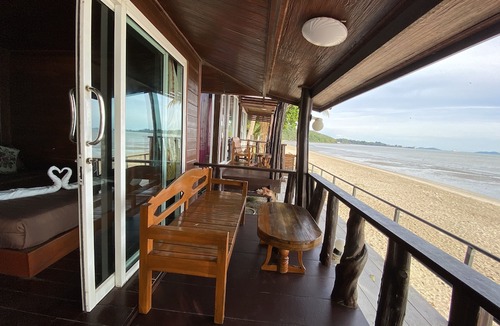 Don Sak Hotel | Karndee bangalow