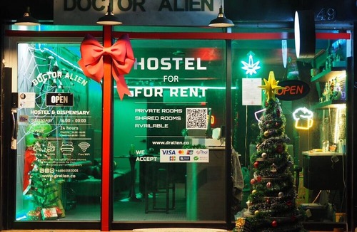 Don Muang Hostel | Doctor Alien Hostel