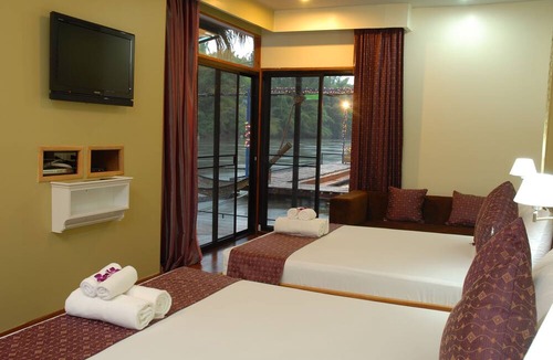 Tha Sao Hotel | Boutique Raft Resort