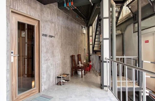 Talat Noi Hostel | Loftel 22 Hostel
