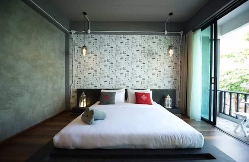 Hat Sai Ri Hotel | De Sea Almond Hotel Chumphon