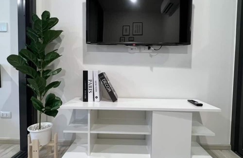 Ratchadaphisek Apartment | Luxury & comfort, less than 3 minutes walk to MRT.