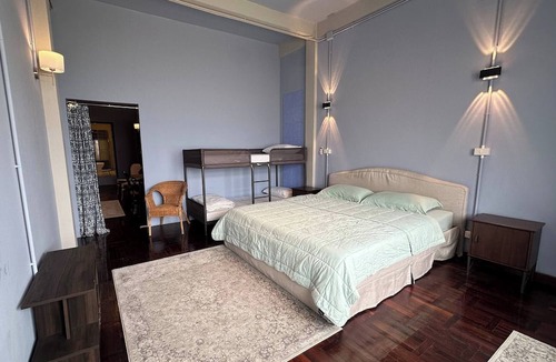 Wang Burapha Phirom House | Family Room Near Chinatown