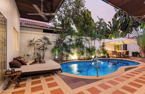 Jomtien Villa | Luxury 2BR Pool Villa Pratamnak Soi5- 50m to Beach