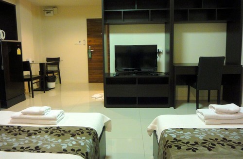 Ban Chang Hotel | Royal Place Banchang