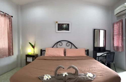 Phetchaburi House | 2N Guesthouse