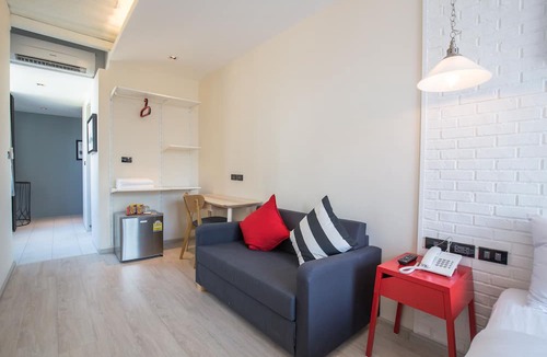 Bangkok Central Business District Hostel | Sleep Box Sukhumvit 22