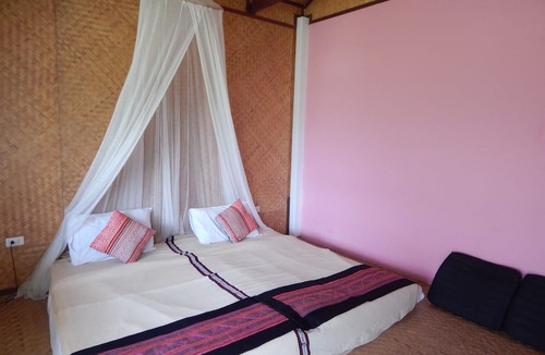 Mae Hi Hotel | Him Naam Pai Resort