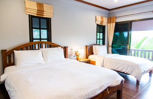Bang Phra Hotel | Baanrimnam Resort Trat