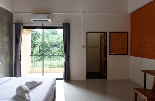 Nuea Khlong Hotel | Srisuksant Urban