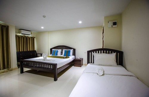 Pho Sadet Hotel | Maharaj Grand