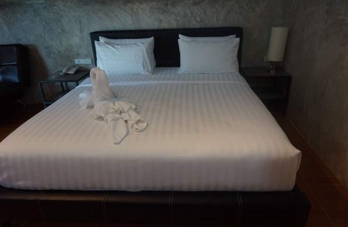 Buriram Province Hotel | A Nice Resort & Villa