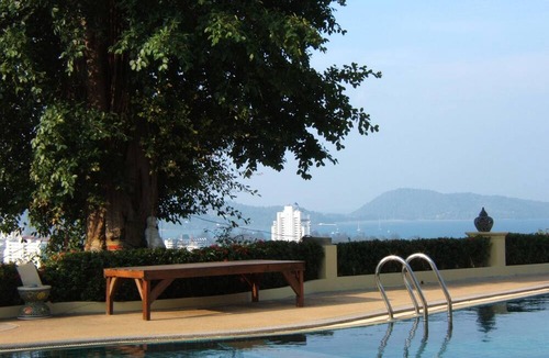 Patong Apartment | Deluxe apartment in residence.