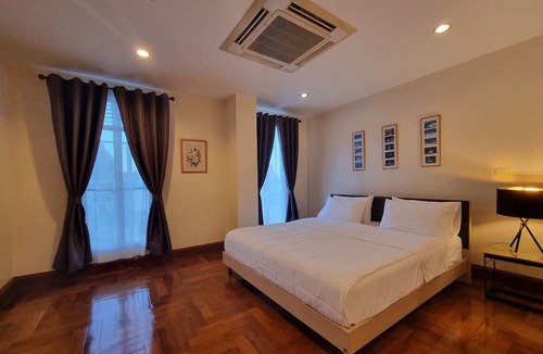 Khlong Tan Apartment | Chez Moi Bangkok Sukhumvit 26 Executive Residence (888)