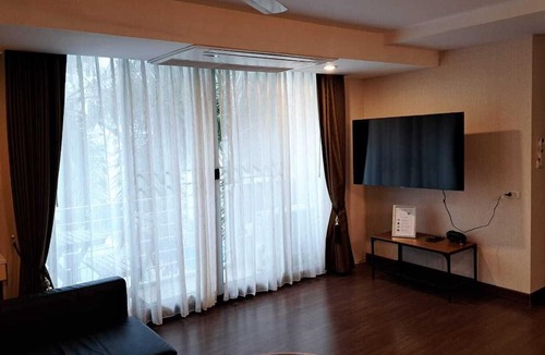Khlong Toei Nuea Condo | 3B - Luxury City Retreat 2-Bedroom Condo in Downtown Sukhumvit, Bangkok