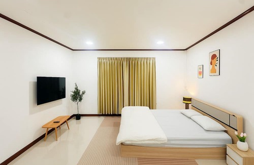 Khlung House | Charming 2-bedroom house with WiFi, AC in pleasant Tambon Khlung