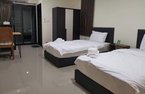 Krathum Baen Apartment | C Park