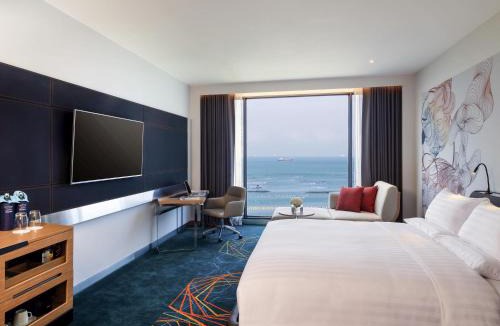 Tha Thaewawong Hotel | Novotel Marina Sriracha