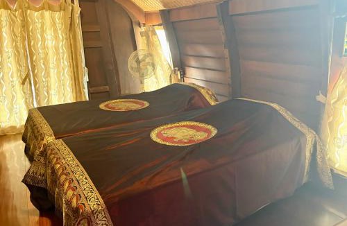 Ayutthaya Boat Rental | Ayothaya Riverside House