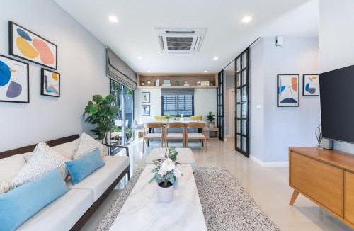 Racha Thewa Resort | Modern Scandi 4BR Home Near BKK Airport