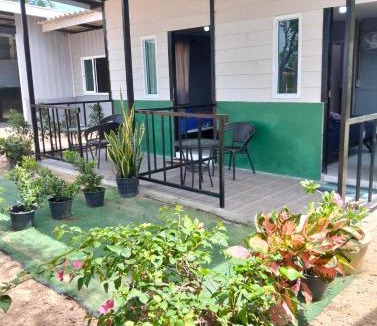 Ko Phaluai Cabin | Cliffside sea lodge