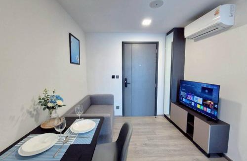 Ladprao Apartment | A Calm Bangkok Stay with Pool & Private Balcony