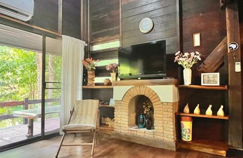Kanchanaburi Ski Chalet | Cottage upon Tyne คอทเทจริมธาร - Woodland Cabin for 6