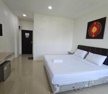 Pak Nam Hotel | Innsiri