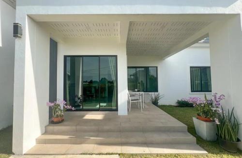 Kram Villa | Indigo Garden Villa by Somjai