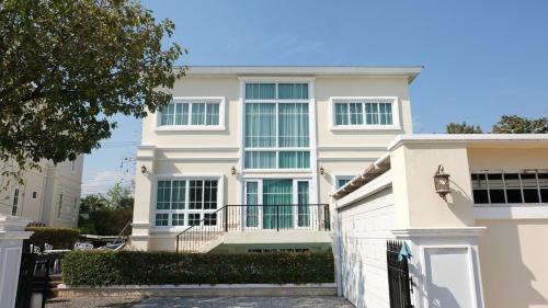 Ban Waen Villa | XP villa in North Hill Golf Club Resort