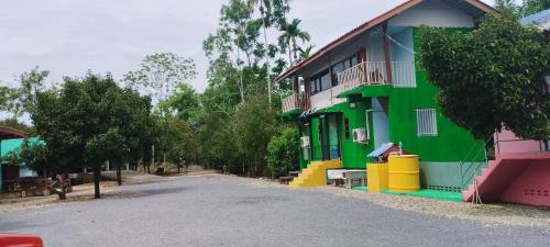 Sichon House | ครัวป้าไก่โฮมสเตย์