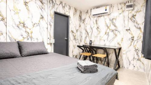 Wang Chin Bed & Breakfast | Black Box Steak lounge and Hotel