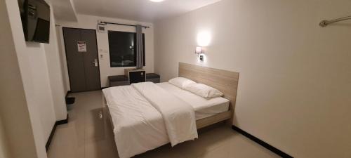 Ban Phaeo Hostel | ห้องพัก168