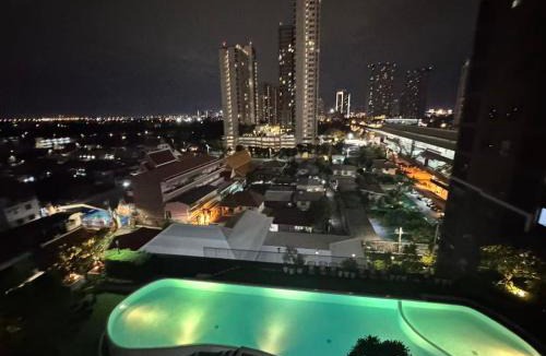 Talat Phlu Apartment | Boutique apartment in Bangkok with a separate living room, rooftop garden, free parking, and high-speed Wi-Fi