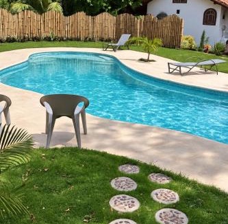 Escamequita Ski Chalet | Casita Blanca - Piscina - BBQ - Fogata - Finca a 15 min de San Juan Del Sur y Playas