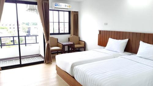 Nong Pa Khrang Hotel | Anika Thaweechoke
