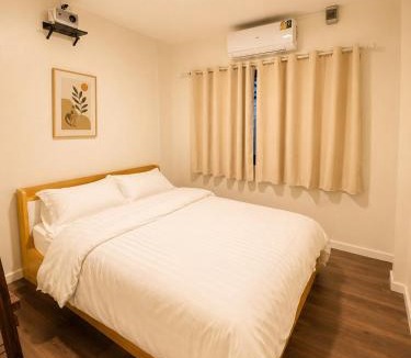 Saen Suk House | พักดีเฮาส์ บางแสน สัตว์เลี้ยงพักได้