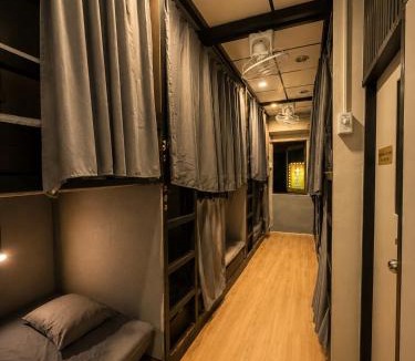Wisutkasat Hostel | siam old town bkk